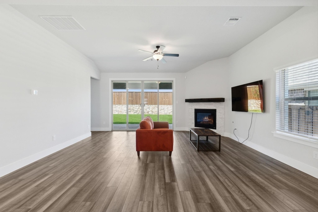 2453 Yosemite Way - Photo 10