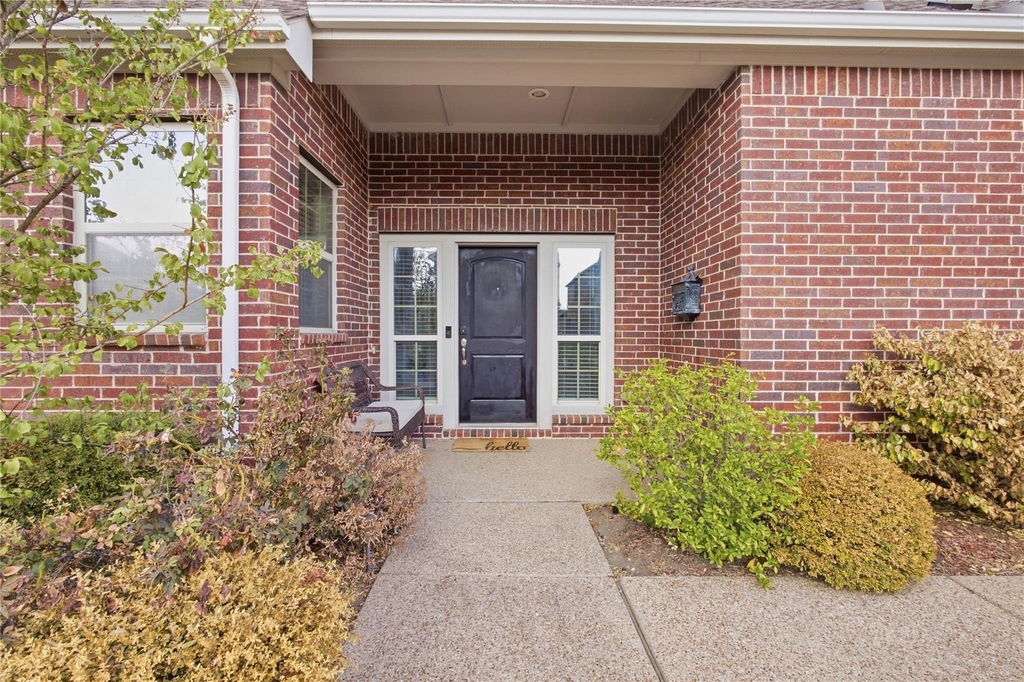 3009 Hereford Drive - Photo 2
