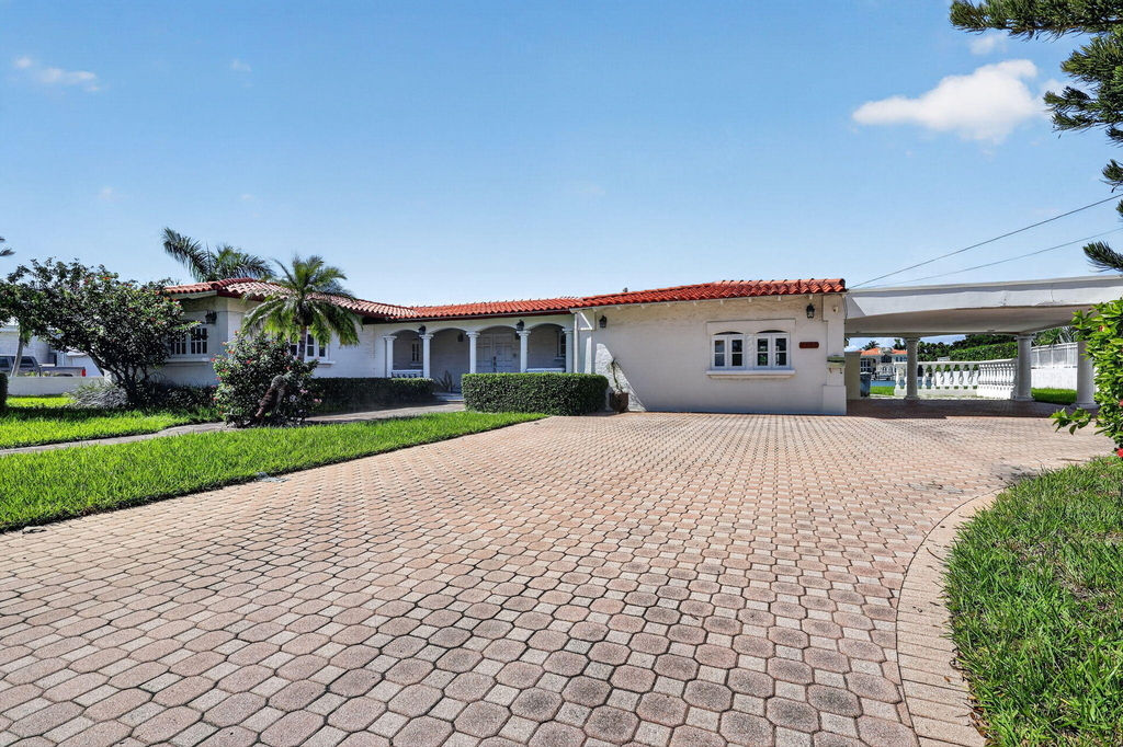 7500 W Treasure Drive - Photo 2
