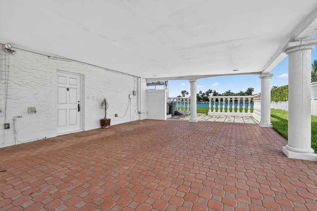 7500 W Treasure Drive - Photo 5
