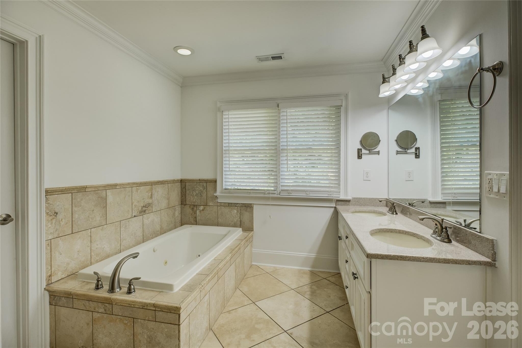 448 N Summit Avenue - Photo 33