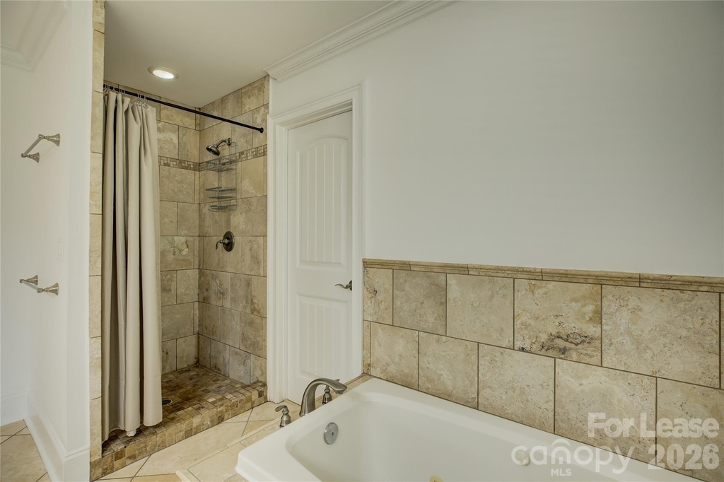 448 N Summit Avenue - Photo 35