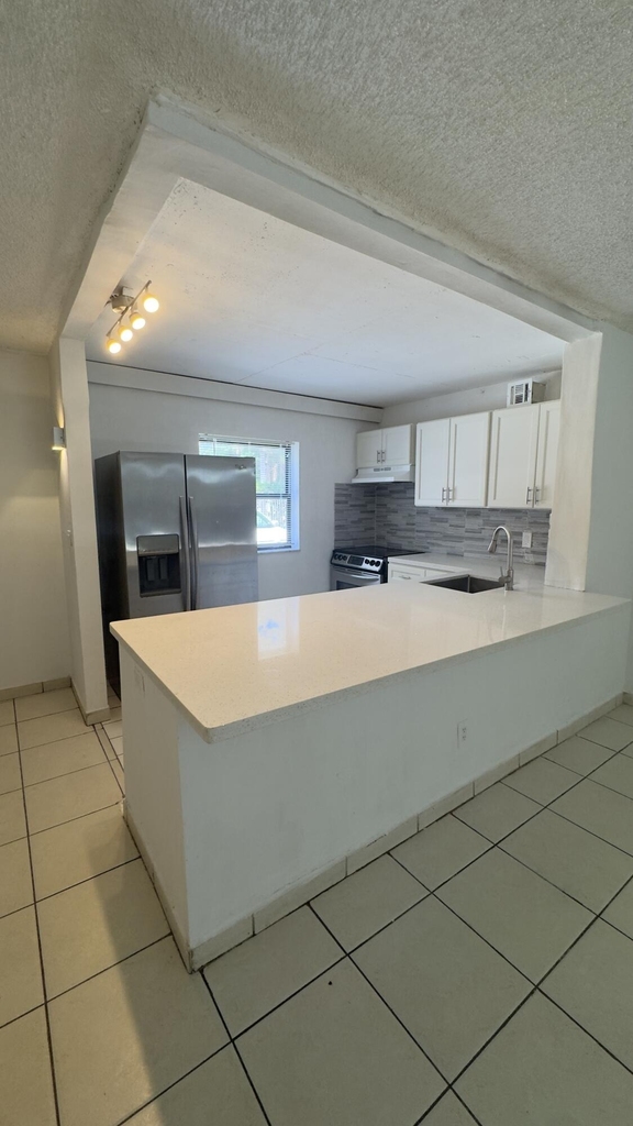 4220 Inverrary Boulevard - Photo 0