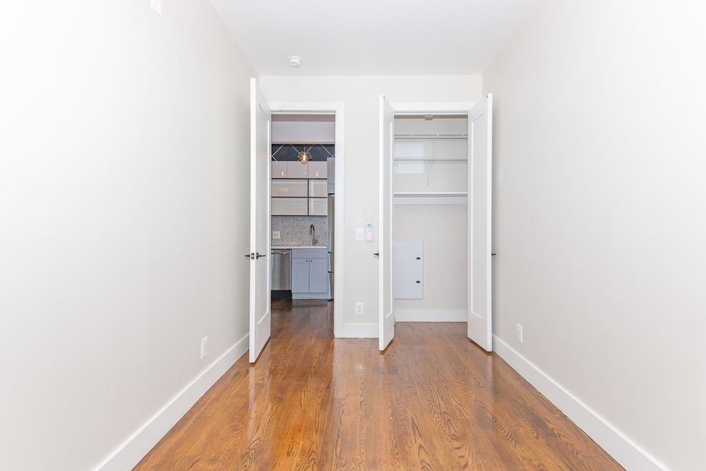 85 Graham Avenue - Photo 3