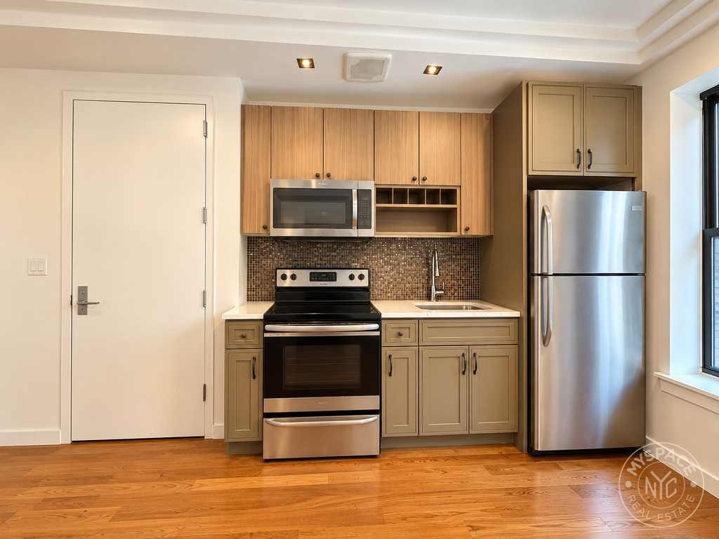 909 St Marks Avenue - Photo 3