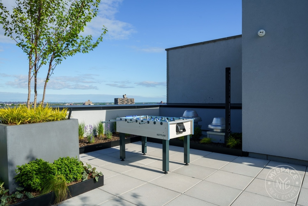 1499 Bedford Avenue - Photo 11