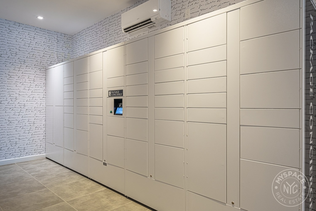1499 Bedford Avenue - Photo 3