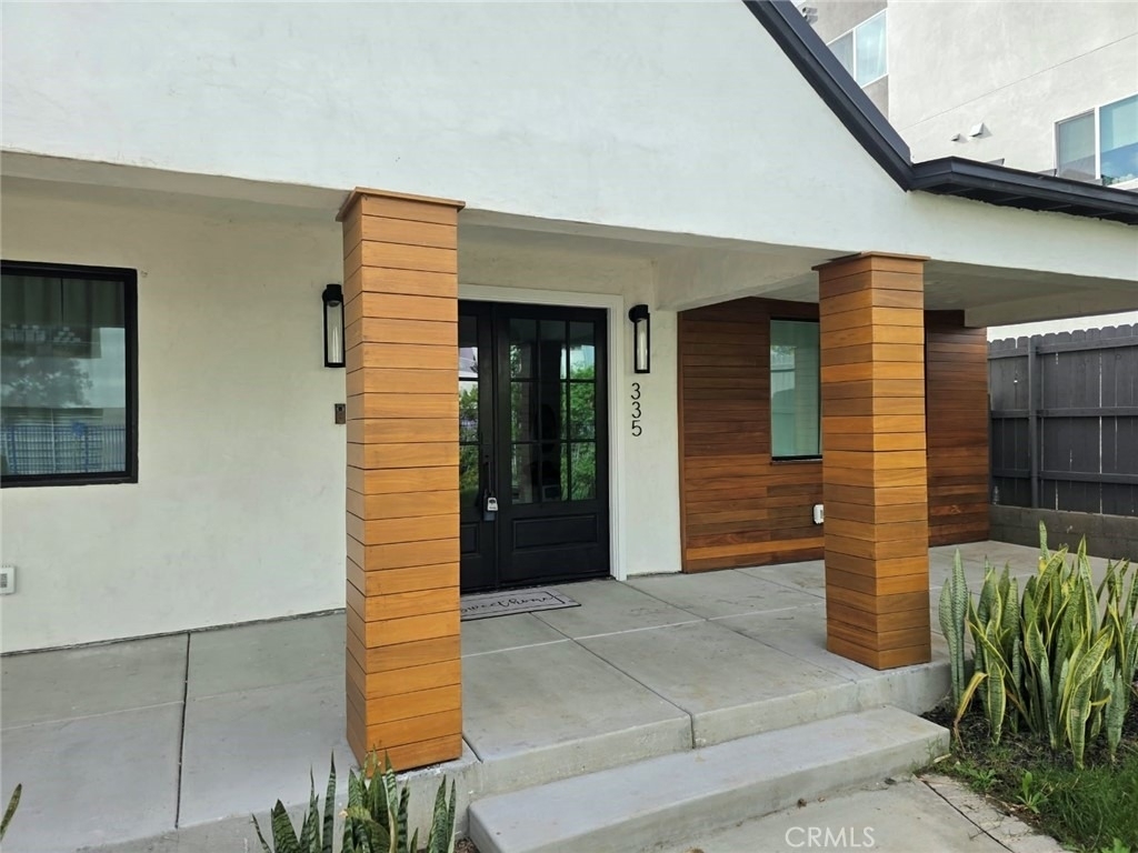 335 N Harvard - Photo 1