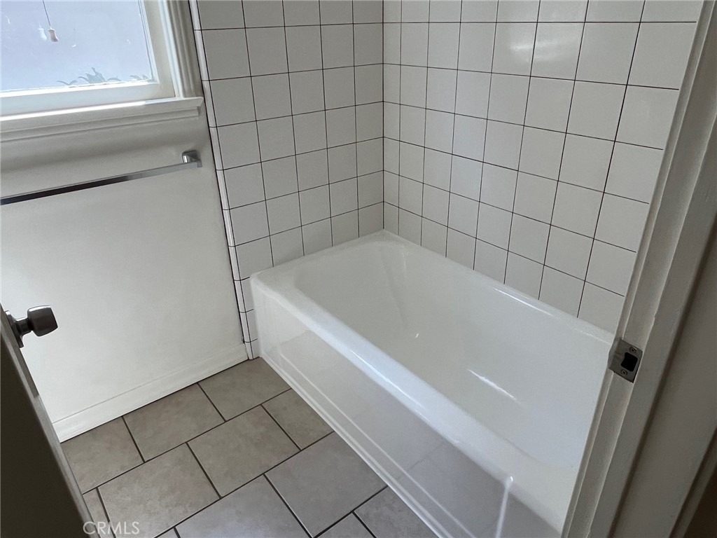 66 Eastern - Photo 26