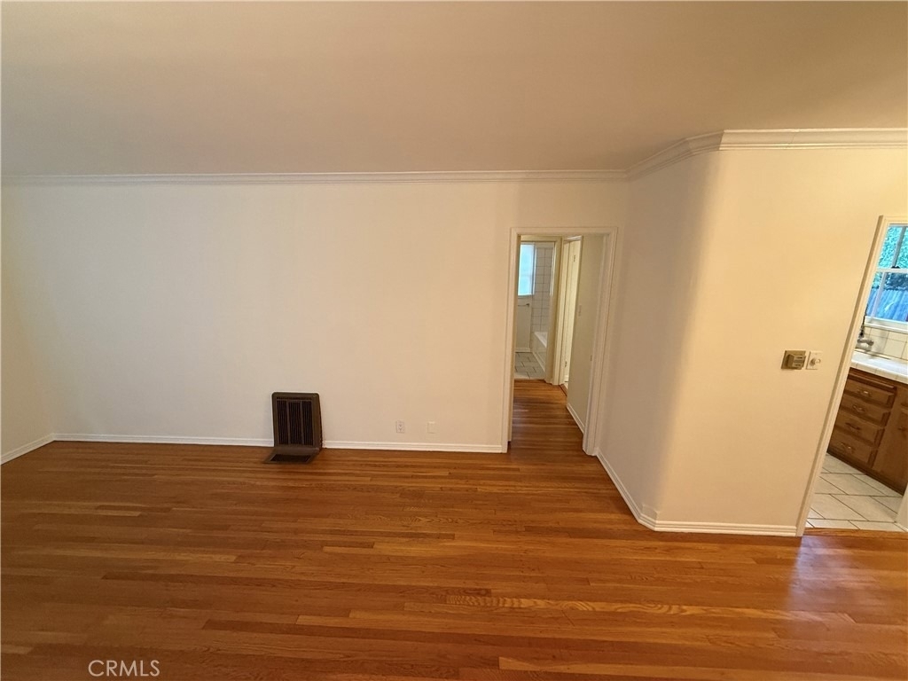 66 Eastern - Photo 7