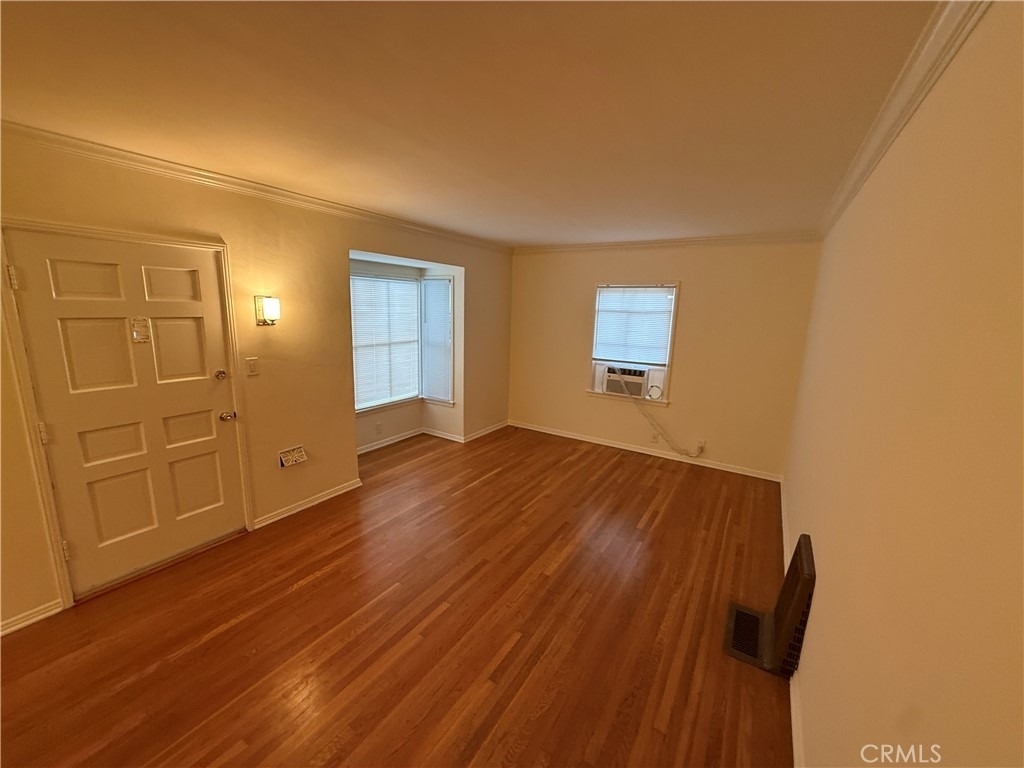 66 Eastern - Photo 5