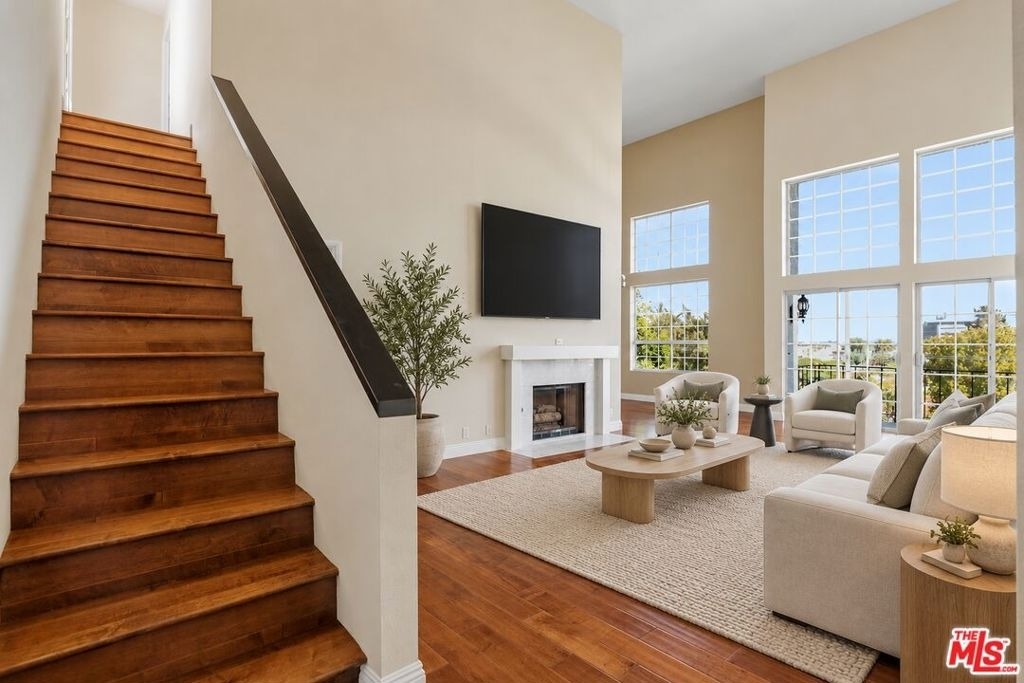 100 N Wetherly Drive - Photo 2