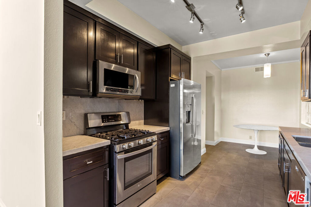 100 N Wetherly Drive - Photo 10