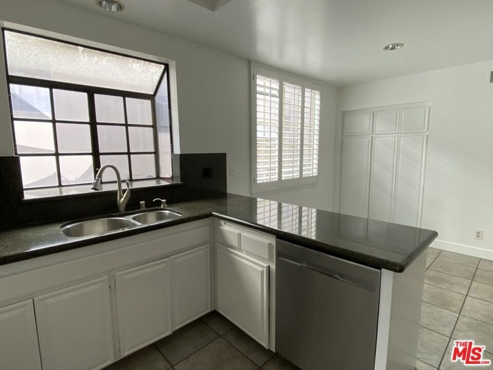 10271 Almayo Avenue - Photo 15
