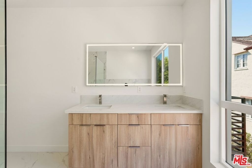 10919 Massachusetts Avenue - Photo 10