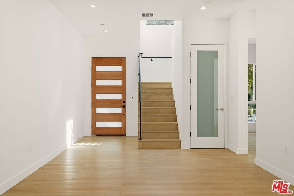 10919 Massachusetts Avenue - Photo 2