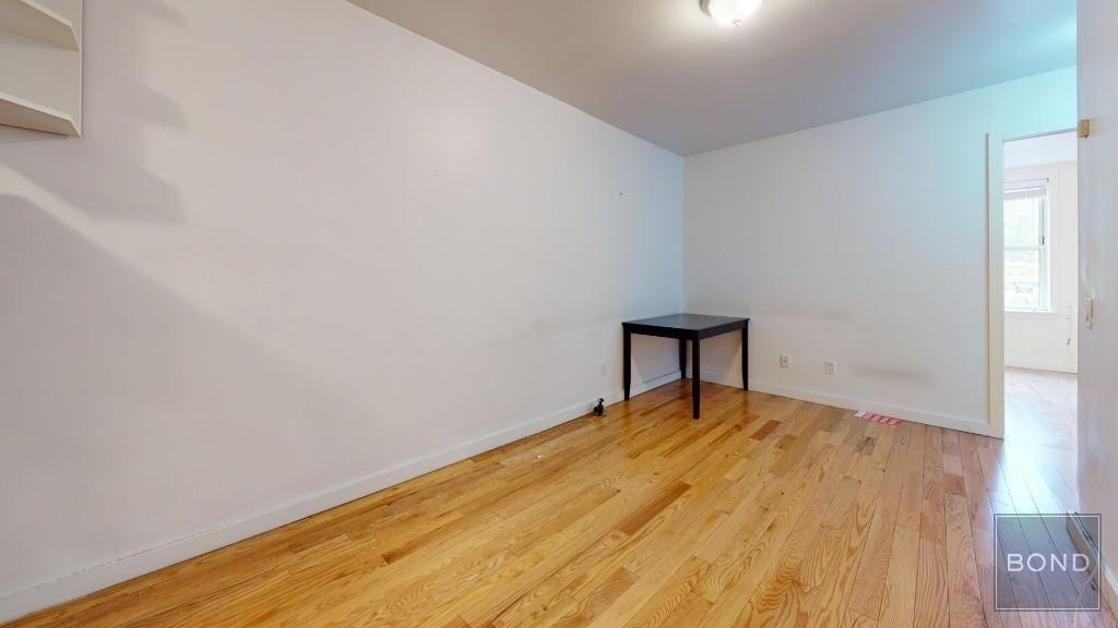 East 7th Street - Photo 7