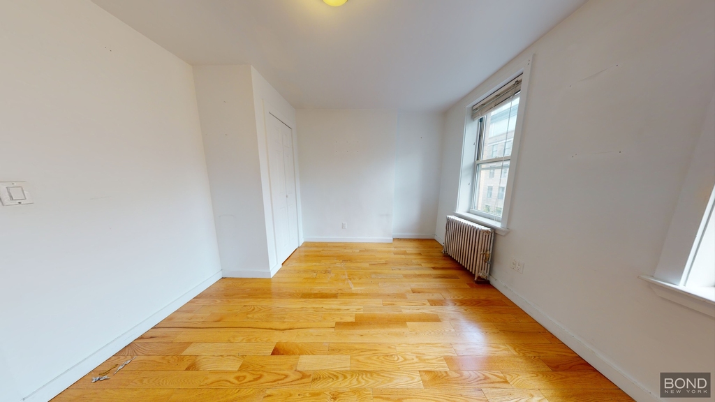 East 7th Street - Photo 5