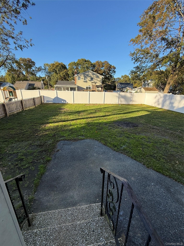 423 Clarice Boulevard - Photo 11