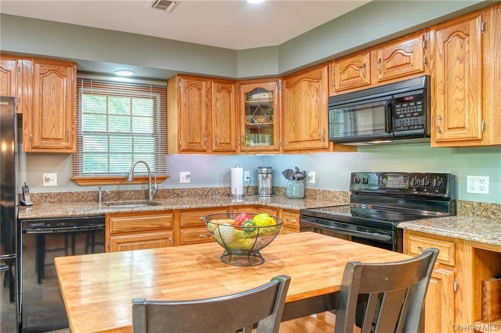 8 Roberts Drive - Photo 10
