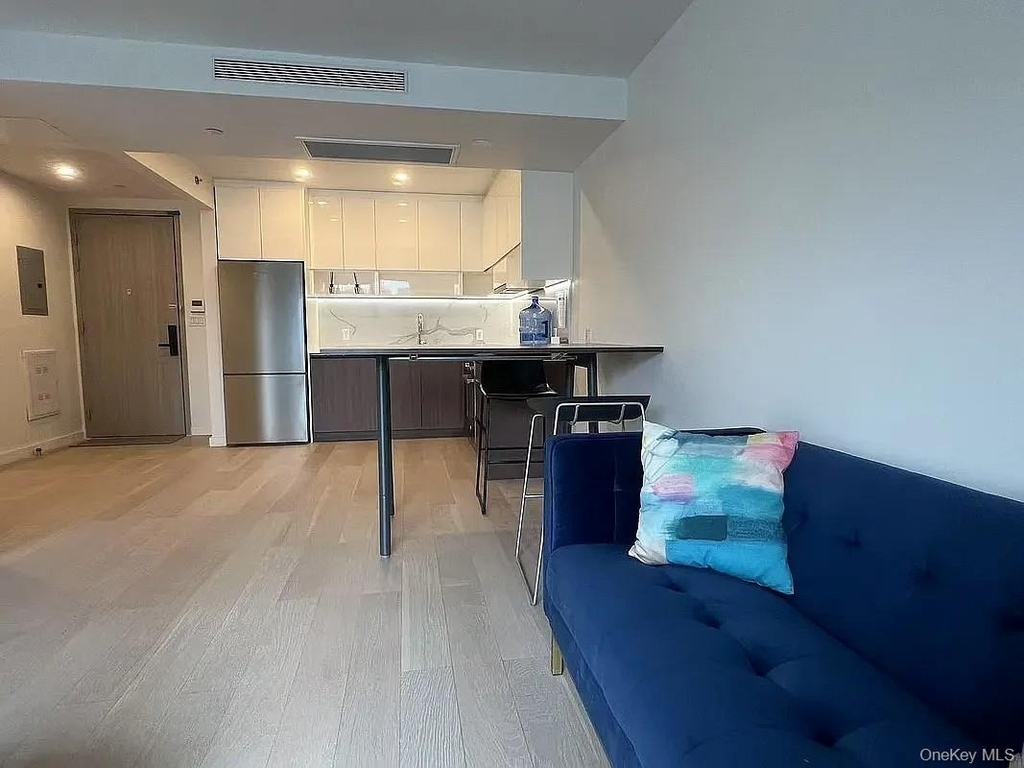 14449 Northern Boulevard - Photo 3