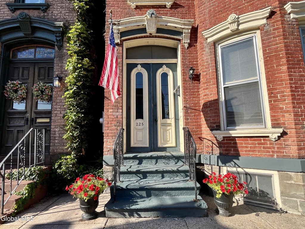 225 Green Street - Photo 1