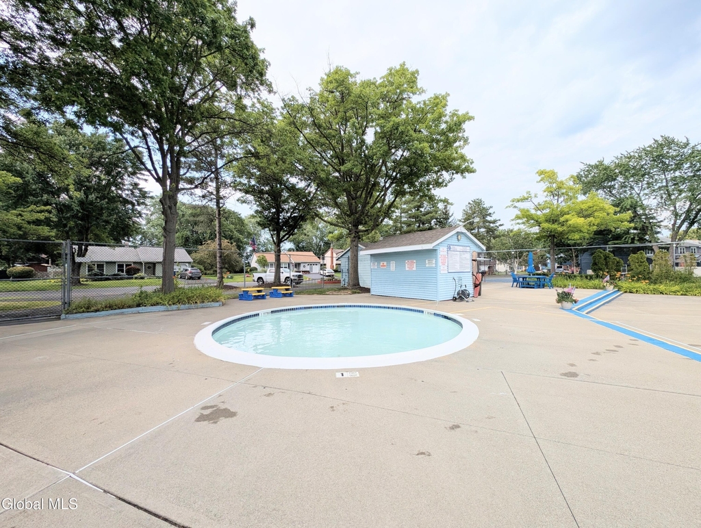 9 Chadwyck Square - Photo 33