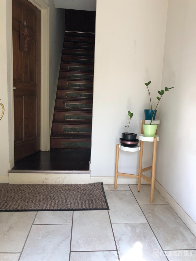 25 Upland Avenue - Photo 9