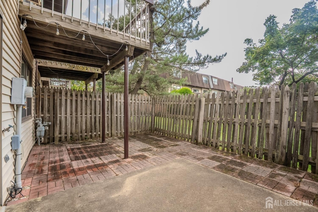 6005 N Oaks Boulevard - Photo 4