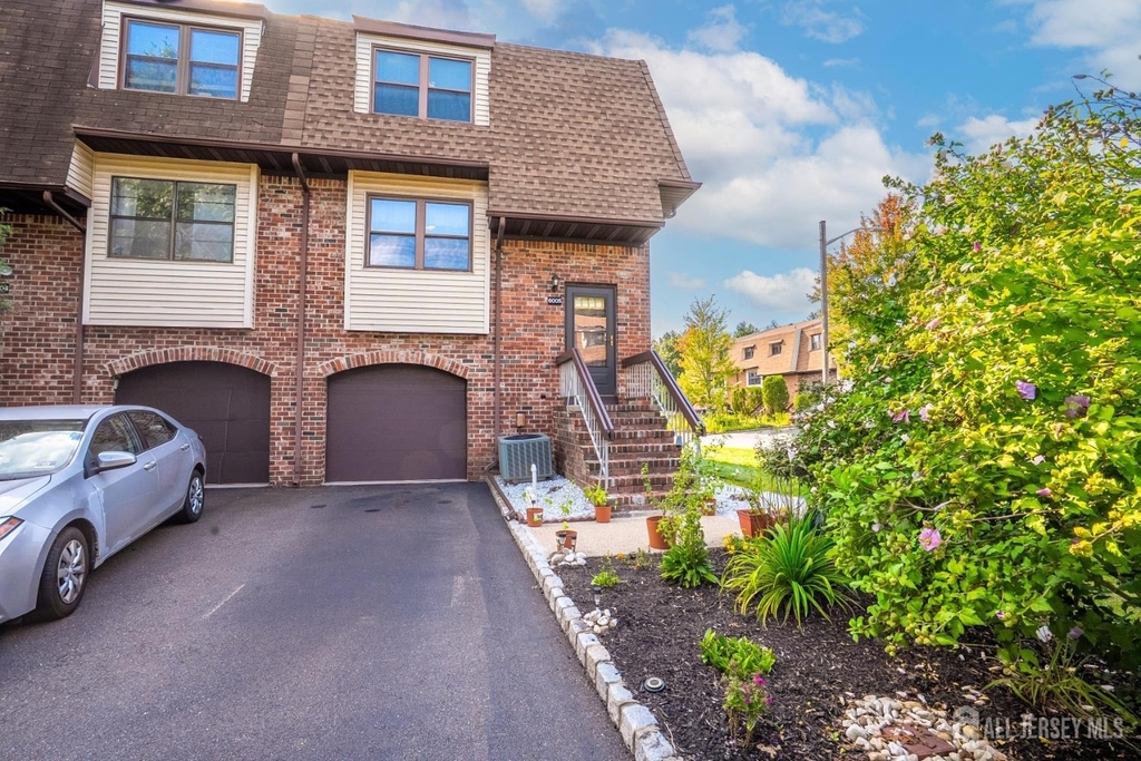 6005 N Oaks Boulevard - Photo 1