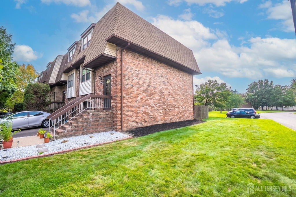 6005 N Oaks Boulevard - Photo 3