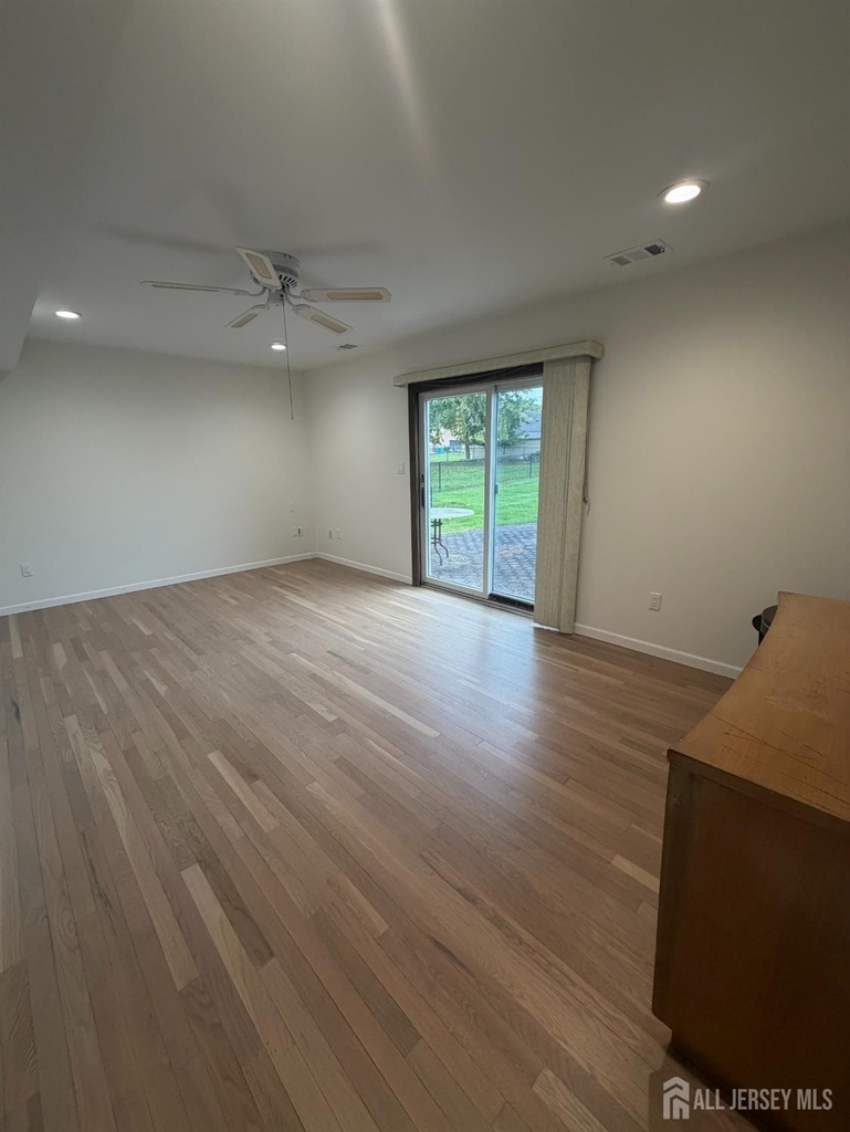 4 Michael Avenue - Photo 4