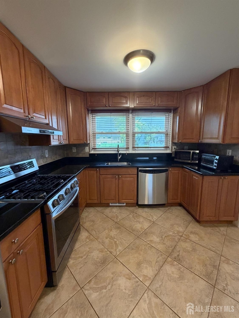 4 Michael Avenue - Photo 6