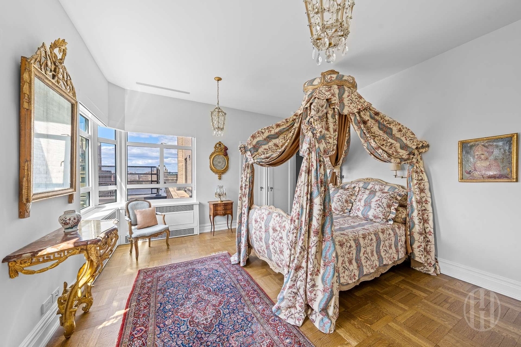 19 E 88th Street - Photo 18