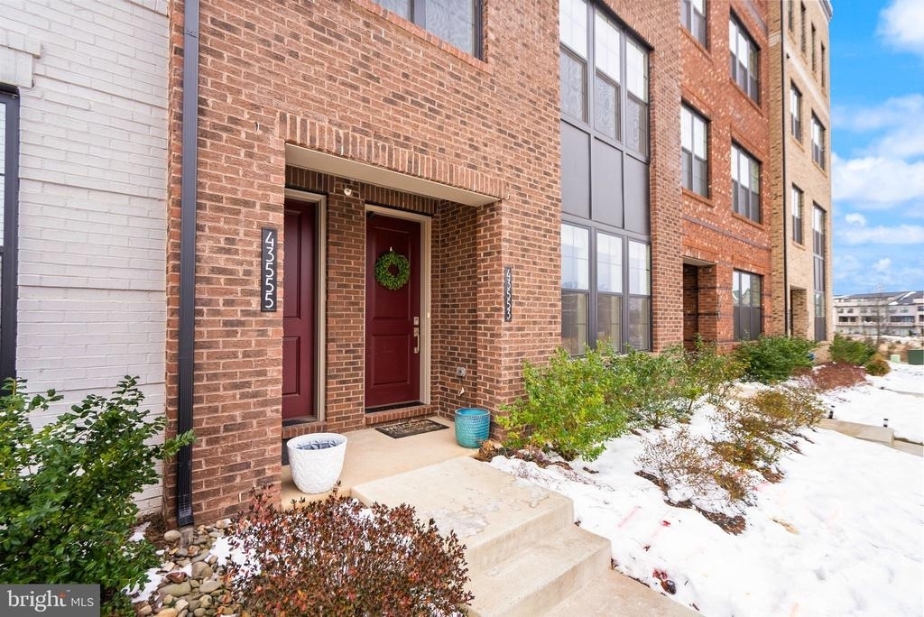 43553 Charitable Street - Photo 2