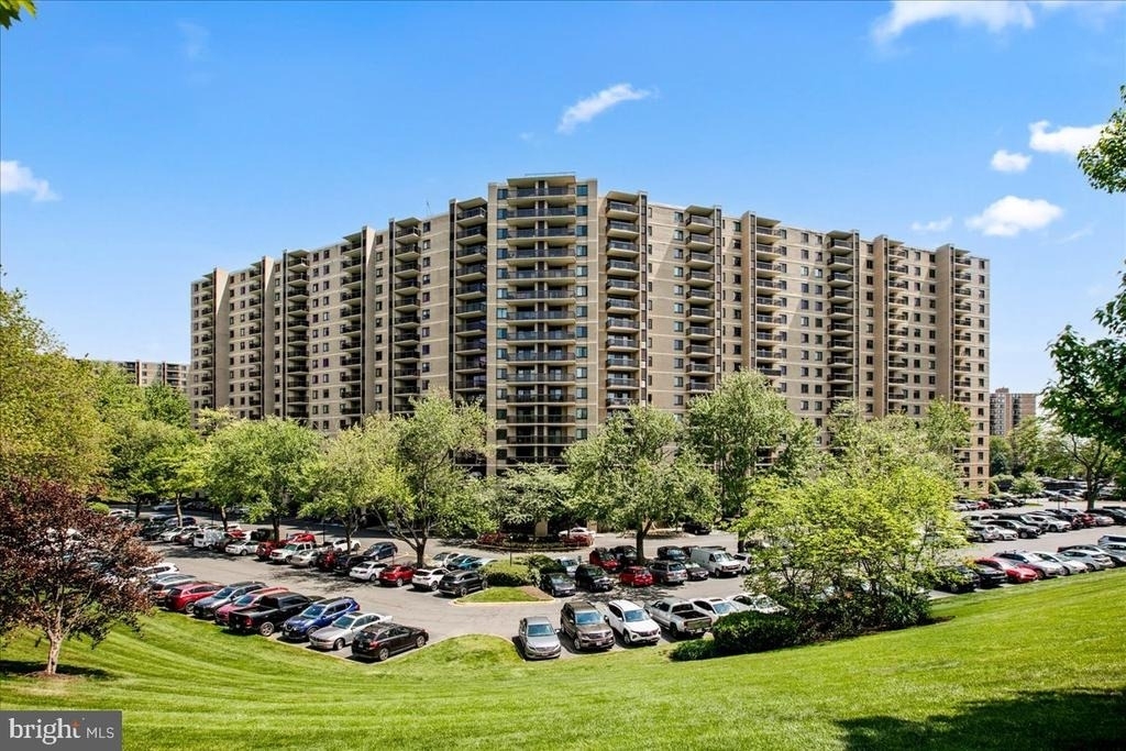 205 Yoakum Parkway - Photo 26