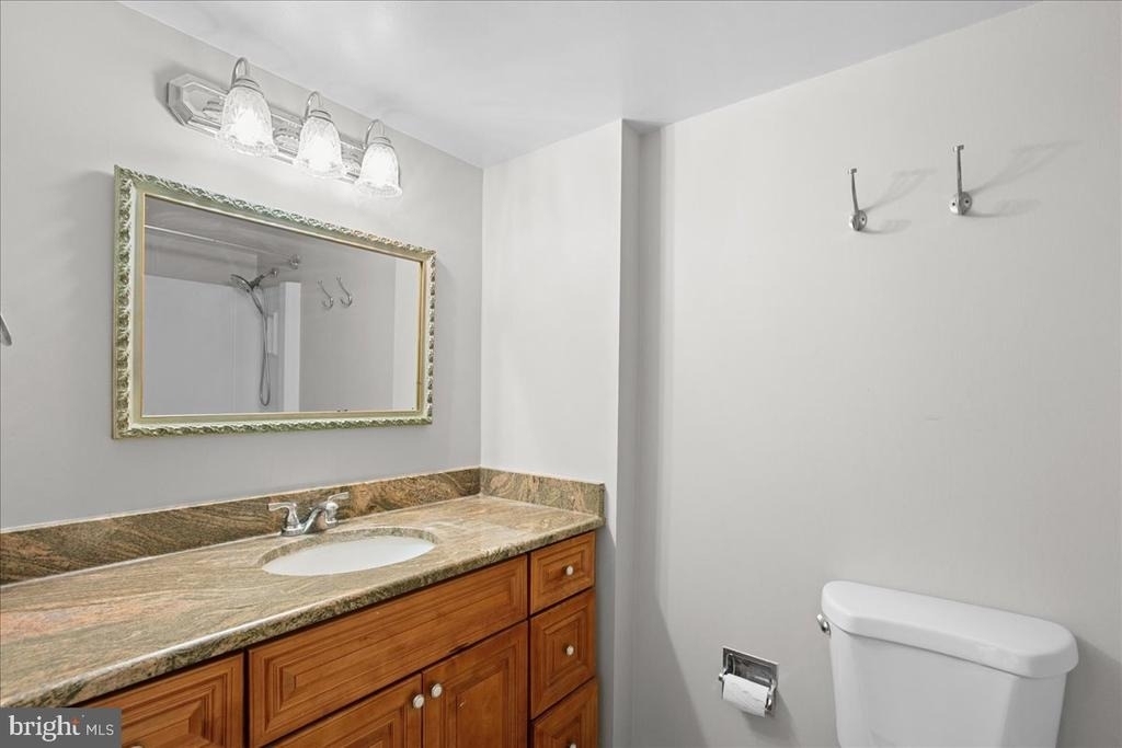205 Yoakum Parkway - Photo 11
