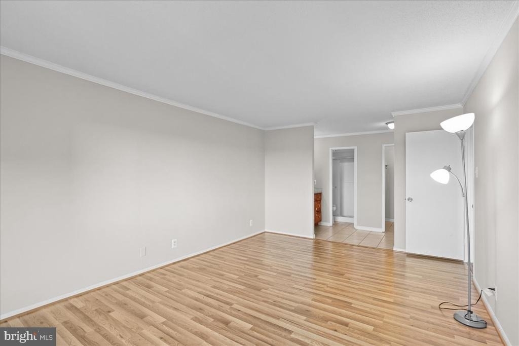 205 Yoakum Parkway - Photo 15