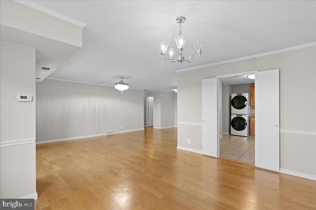205 Yoakum Parkway - Photo 7