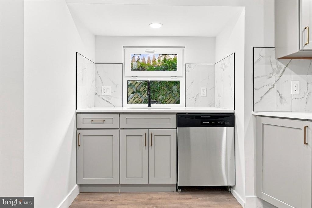 2021 E Sergeant Street - Photo 9