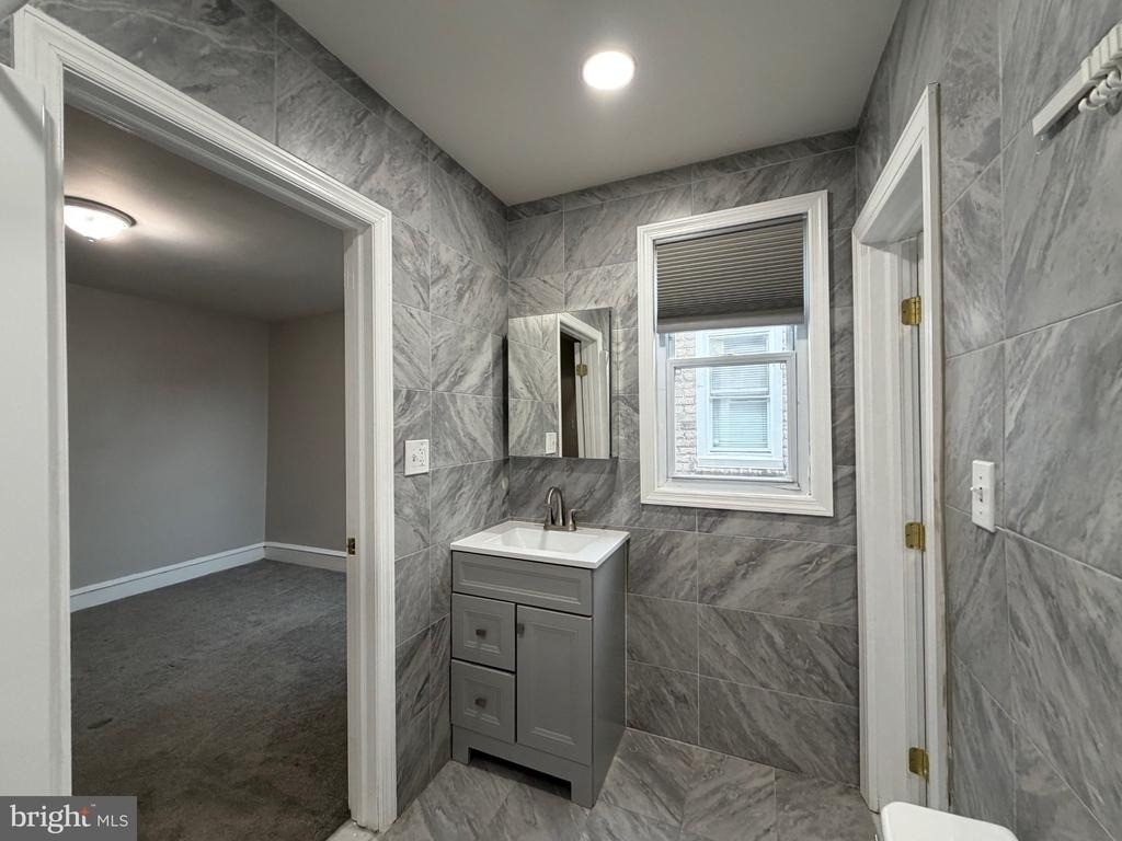 610 W Lancaster Avenue - Photo 3