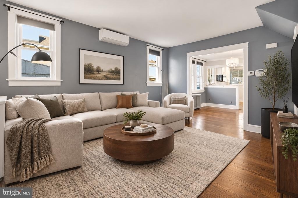 228 Stanley Avenue - Photo 2