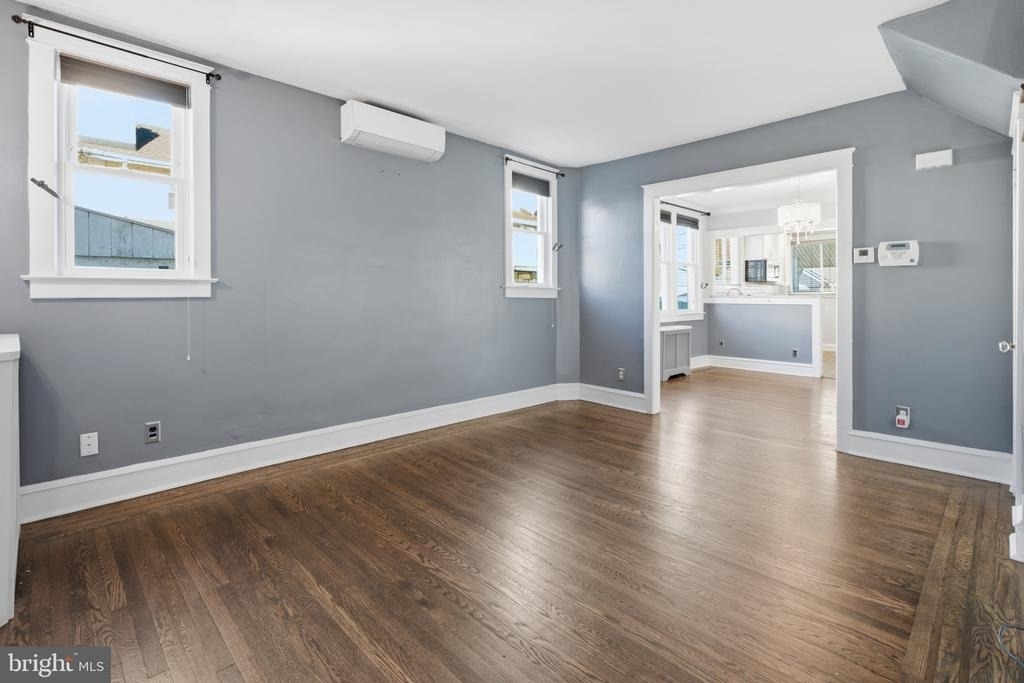 228 Stanley Avenue - Photo 3