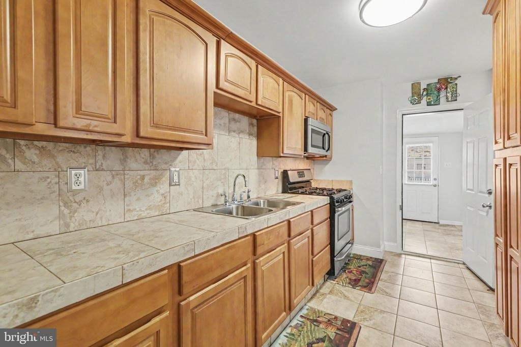 2105 Greenwood Street - Photo 5