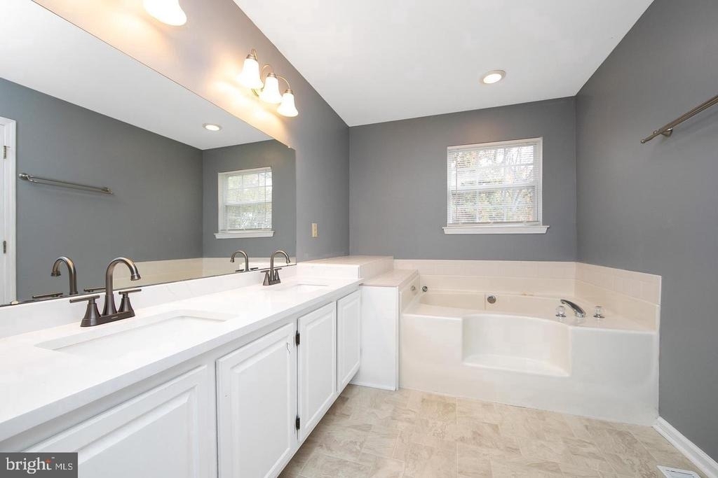 302 Allens Lane - Photo 18