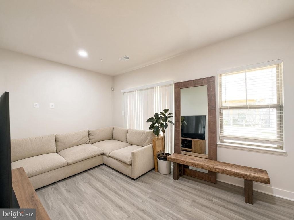7012 Gladebrook Road - Photo 2