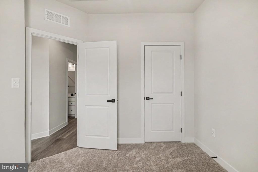 16100 Meadow Glenn Drive - Photo 11
