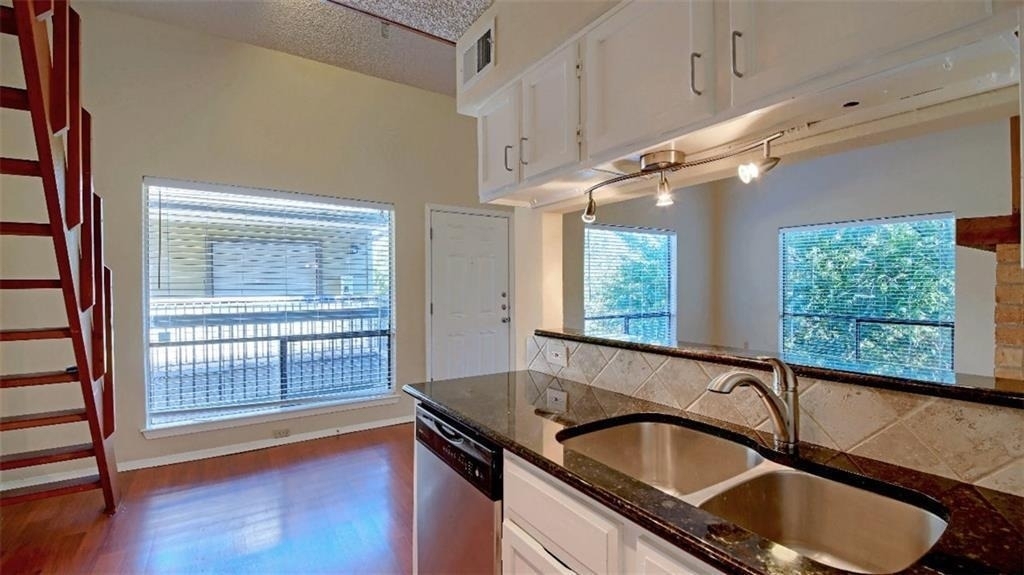 908 Poplar St - Photo 8