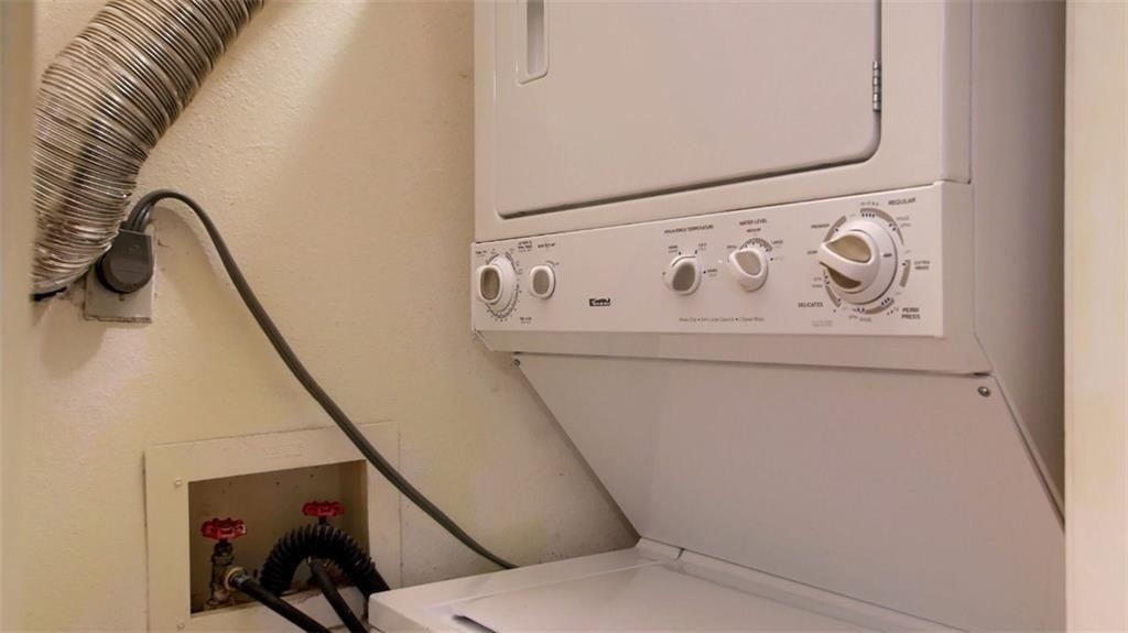 908 Poplar St - Photo 2