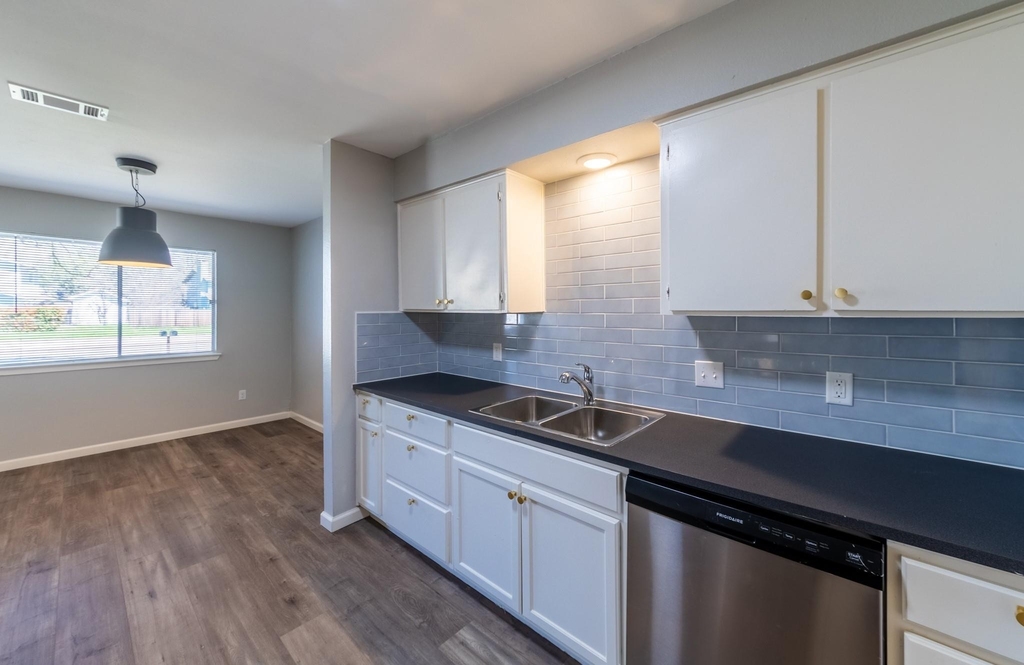 2203 E Stassney Ln - Photo 5